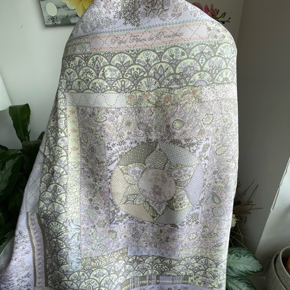 Hermès Pique Fleuri De Provence Silk Scarf. - Picture 1 of 16